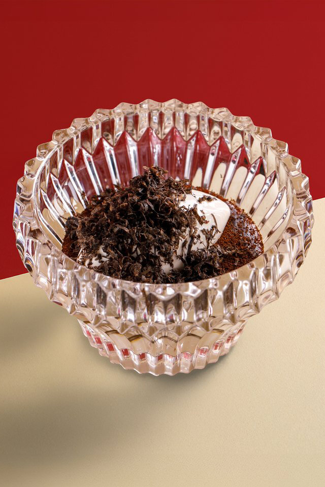 Десерт из чёрного трюфеля