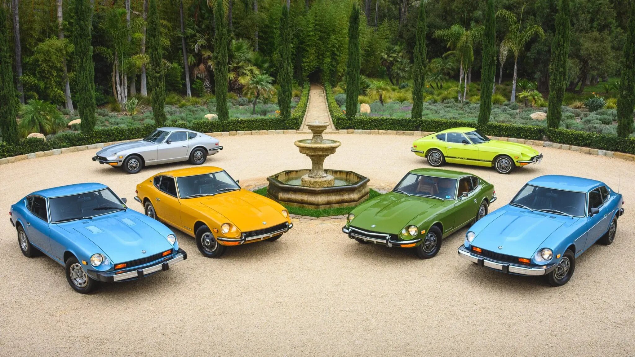 На онлайн-аукционе идёт распродажа коллекции разноцветных Datsun Z-серии