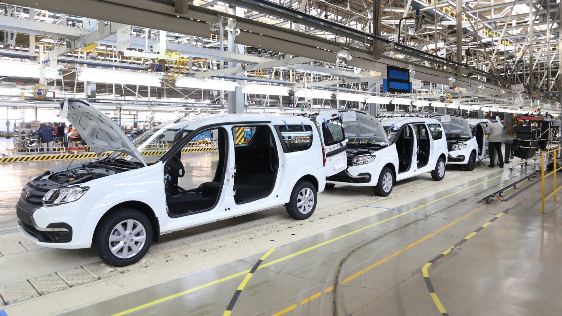 АвтоВАЗ опроверг сокращение объёмов производства Lada Largus в Ижевске