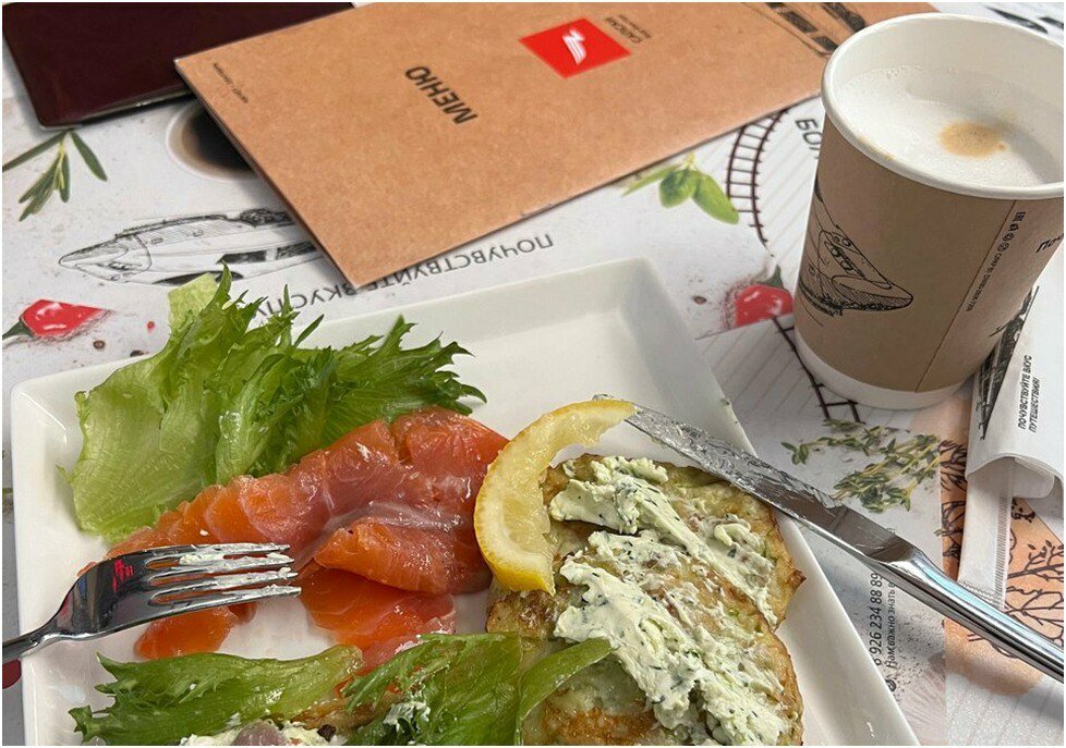 Меню в поезде обновляют каждые два месяца.