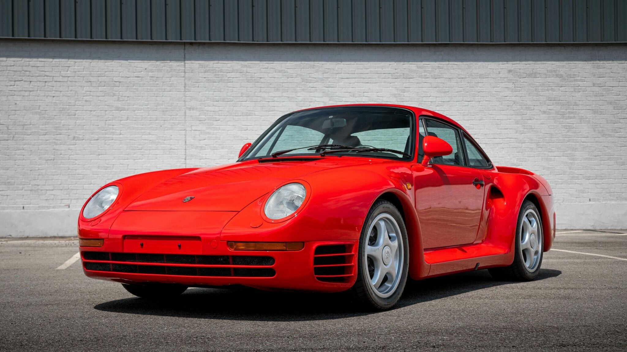 Редчайший Porsche 959 выставили на аукцион. За него уже предлагают 162 миллиона рублей