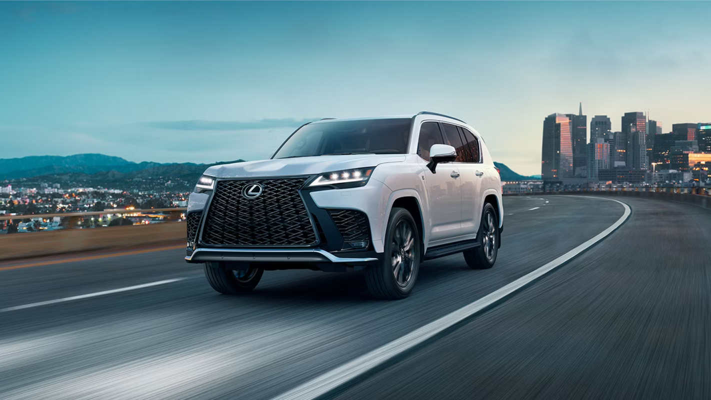 В России из-за проблемы с коробкой отозвали внедорожники Toyota Land Cruiser 300 и Lexus LX