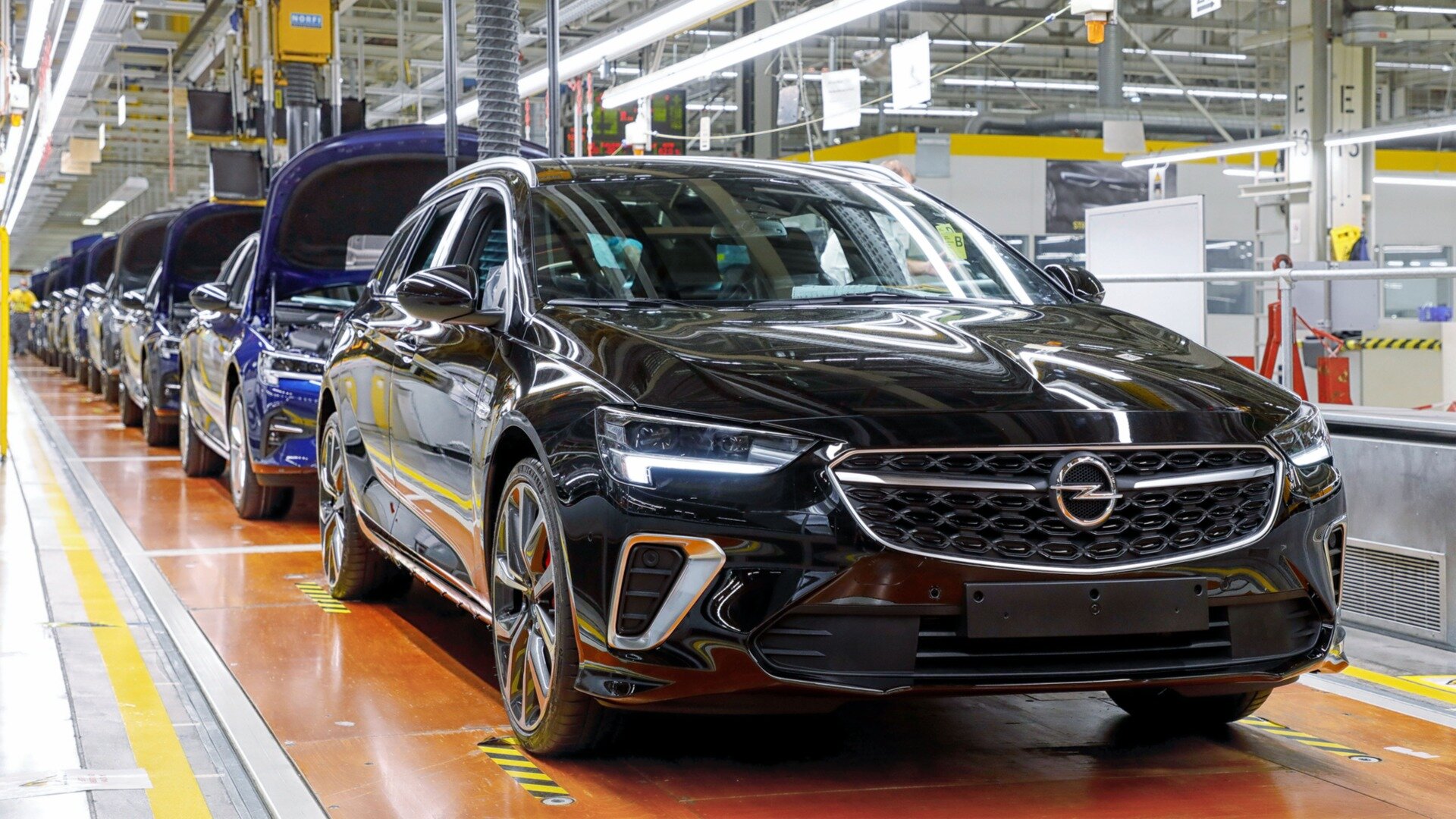 Opel Insignia снимут с производства до конца года. Его заменят кроссовером