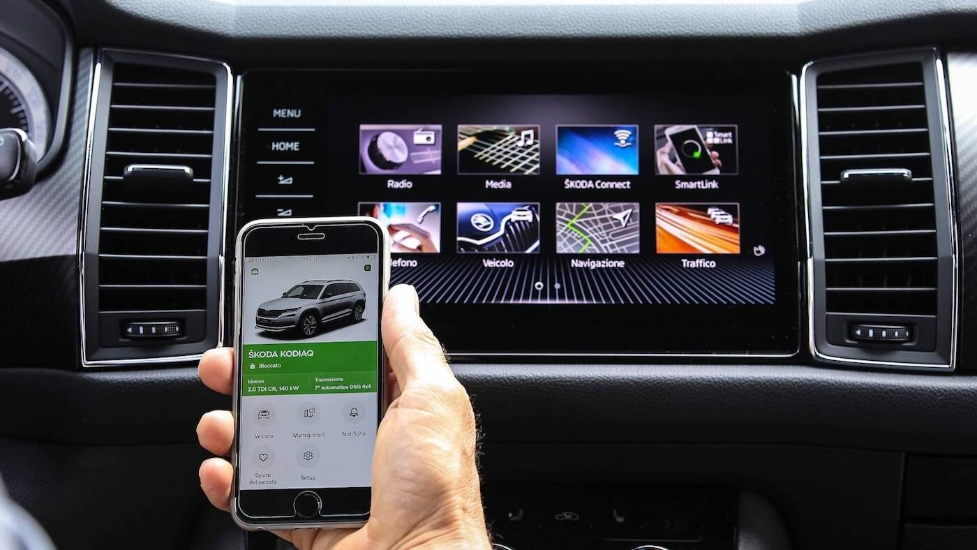 Автомобильные бренды начали отключать в России мобильные приложения: пока — частично