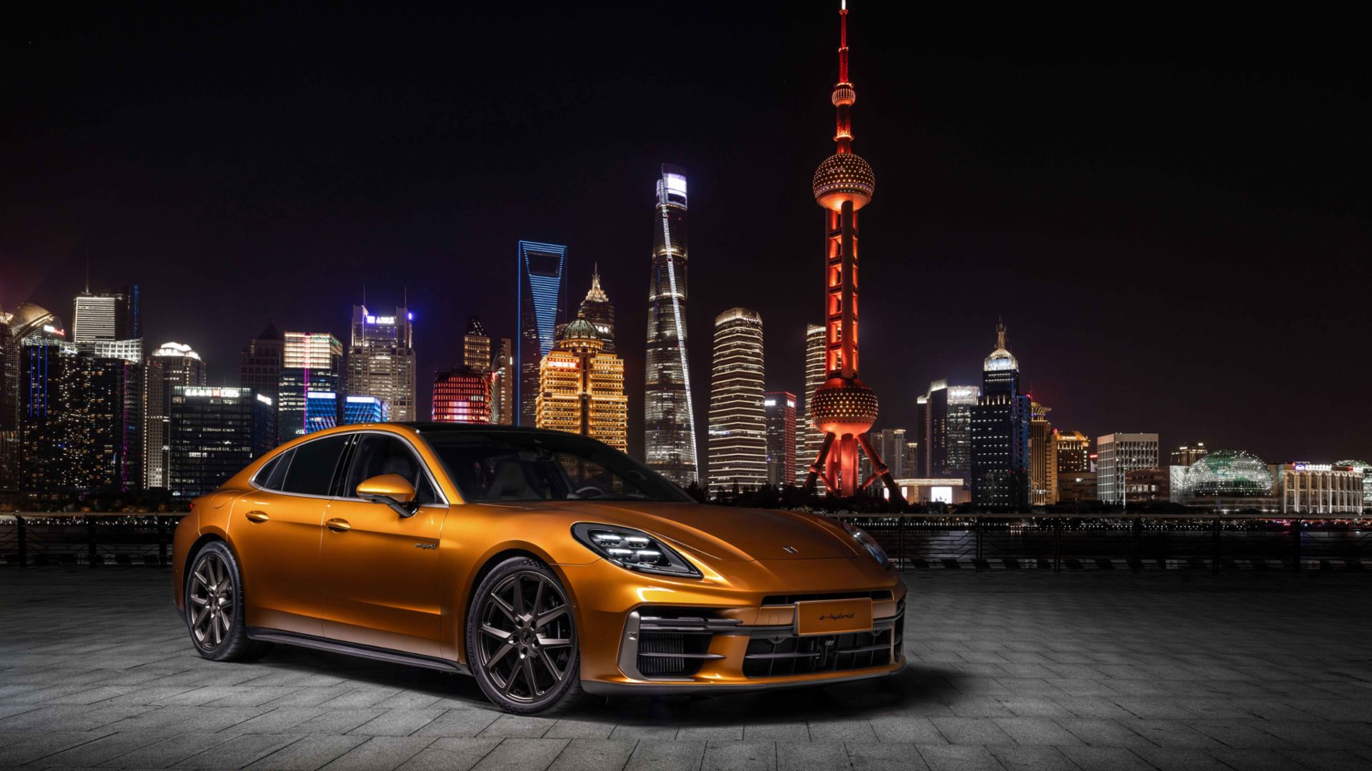 Представлен новый Porsche Panamera с цифровым салоном и гибридами
