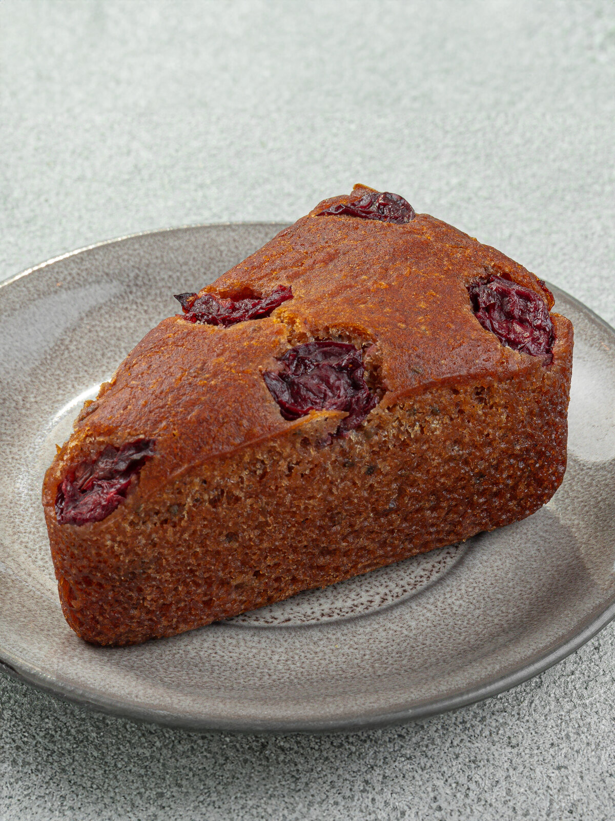 Гречнево-амарантовый кекс с вишней