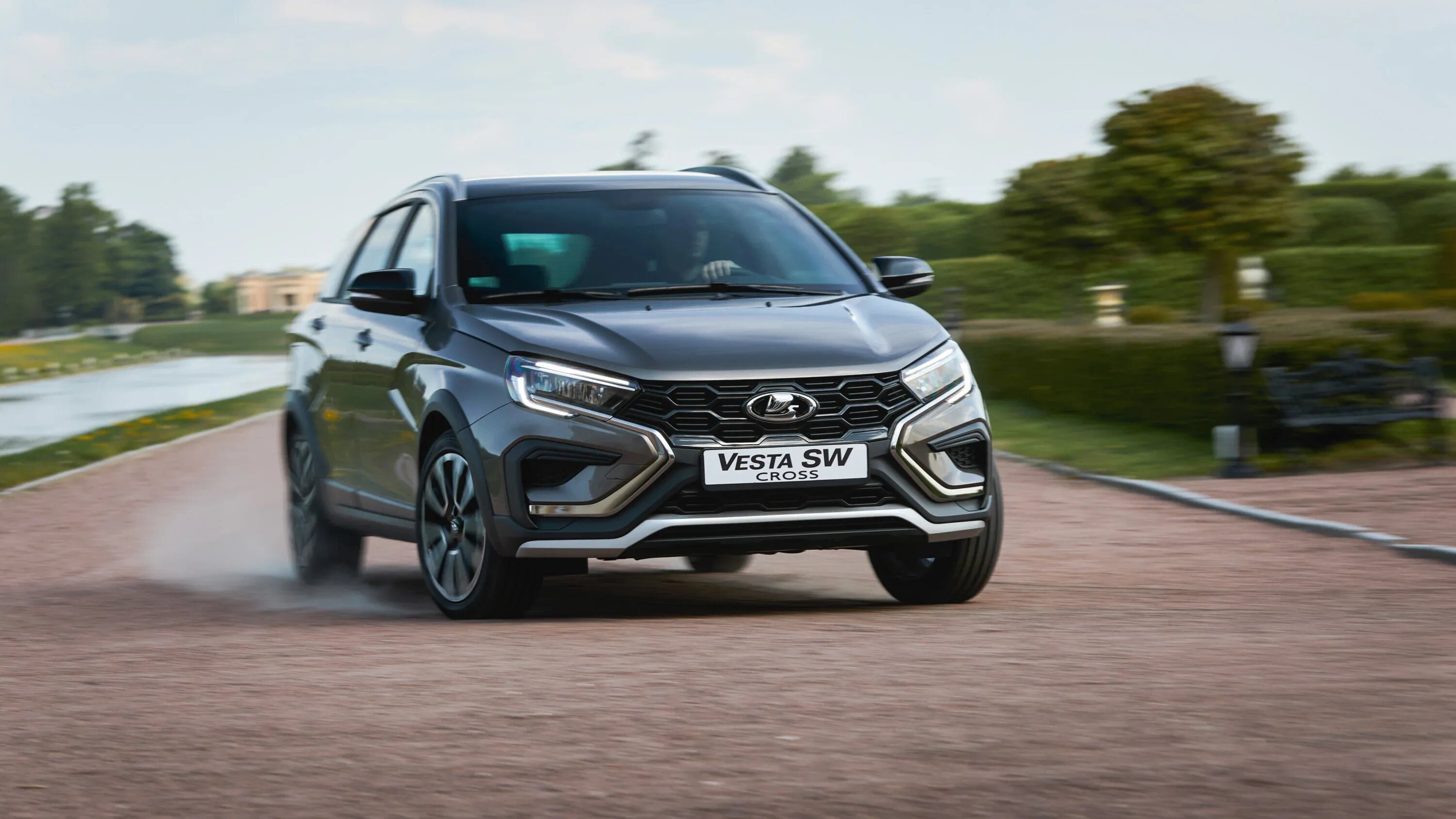 За полгода российские чиновники закупили отечественных автомобилей на ...