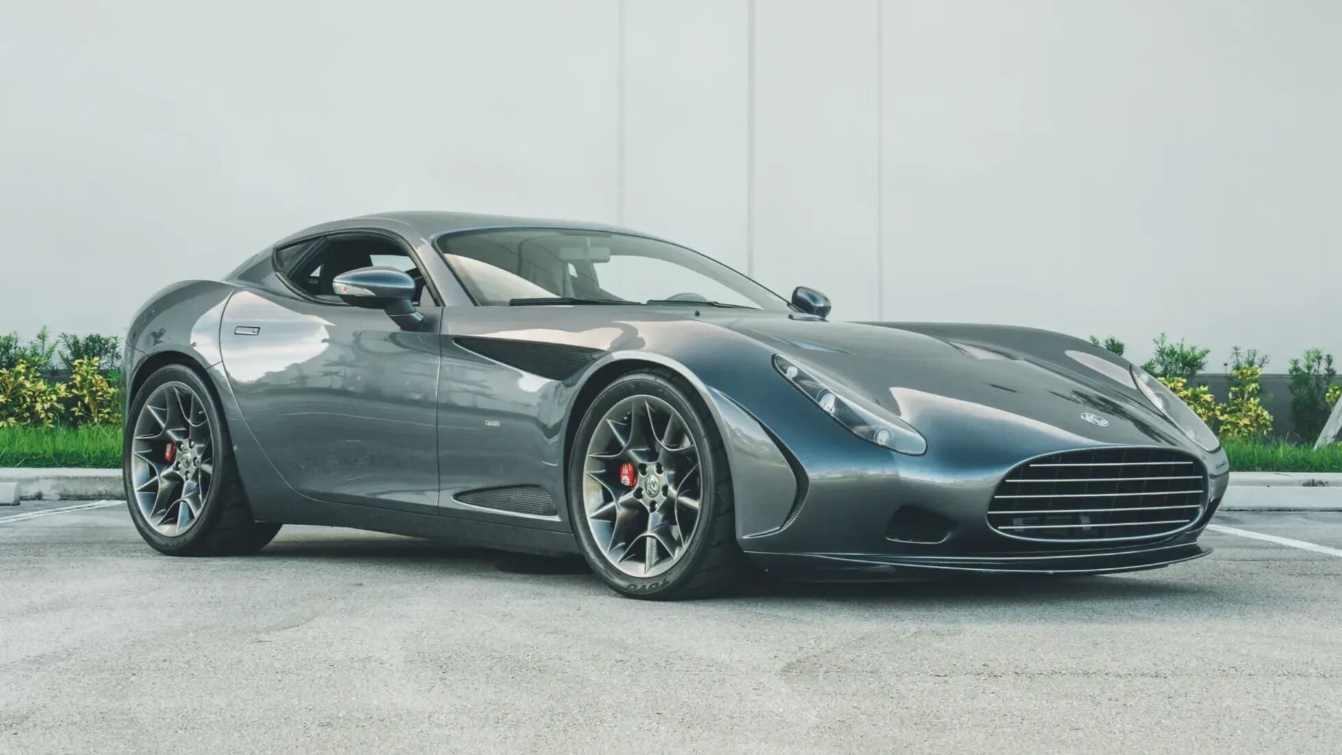 Редчайший суперкар AC 378 GT от Zagato, каких в мире не больше десяти штук, выставили на аукцион