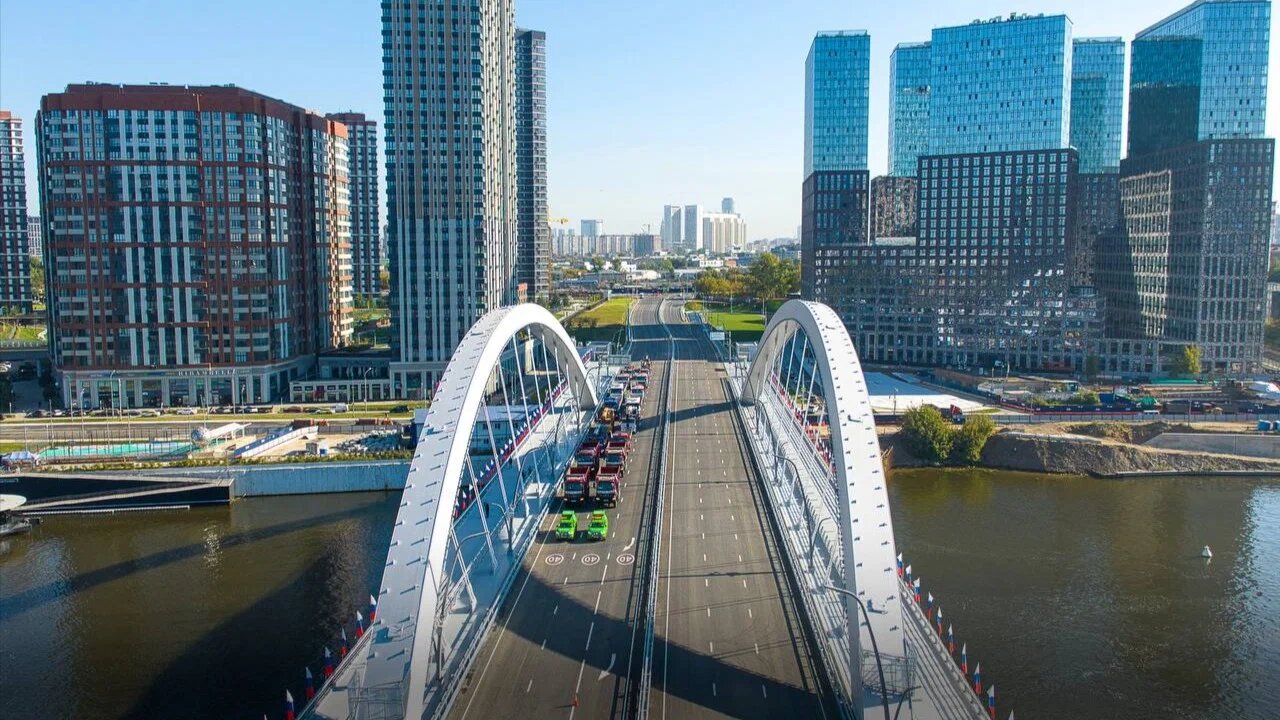 В Москве появился ещё один мост. Его строили всего 1,5 года