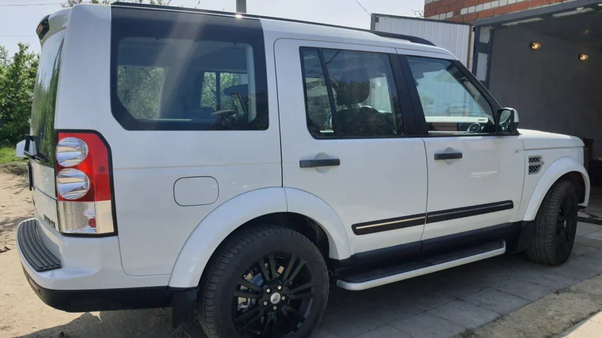 Новый Land Rover Discovery простоял 11 лет в гараже Саратова: теперь его продают