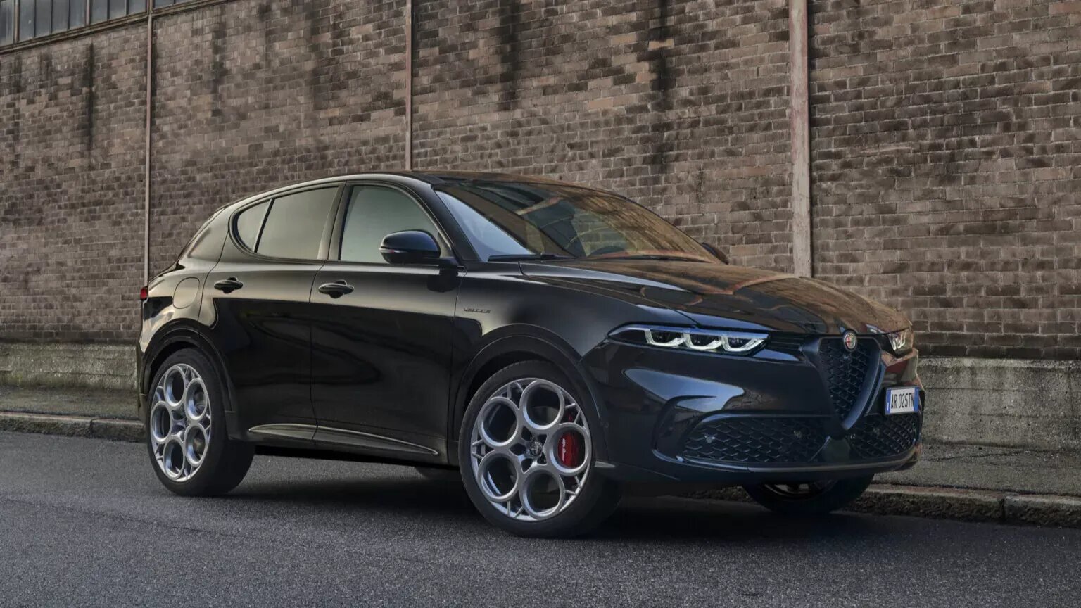 Кроссовер Alfa Romeo Tonale обновили только изнутри