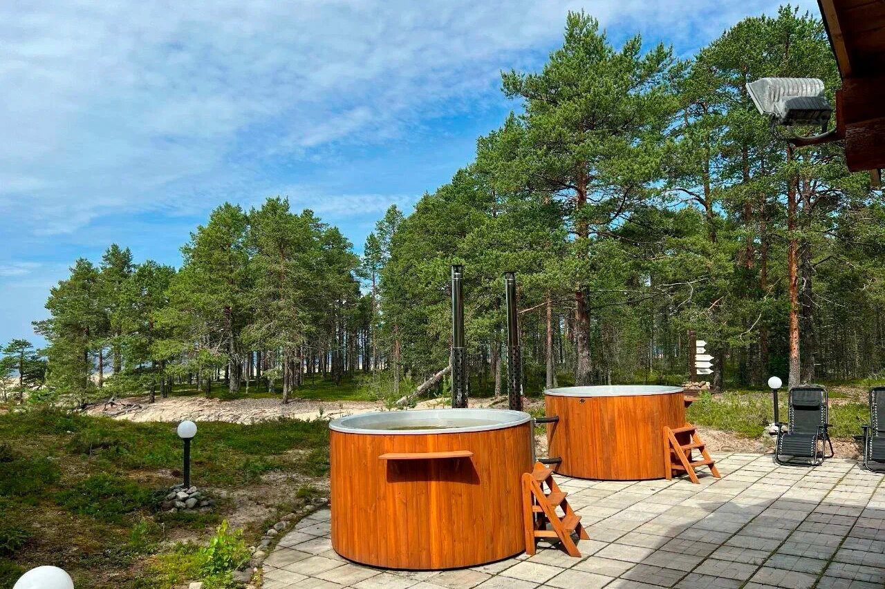 В отеле можно попариться в бане, а затем окунуться в чан с водой прямо под открытым небом.