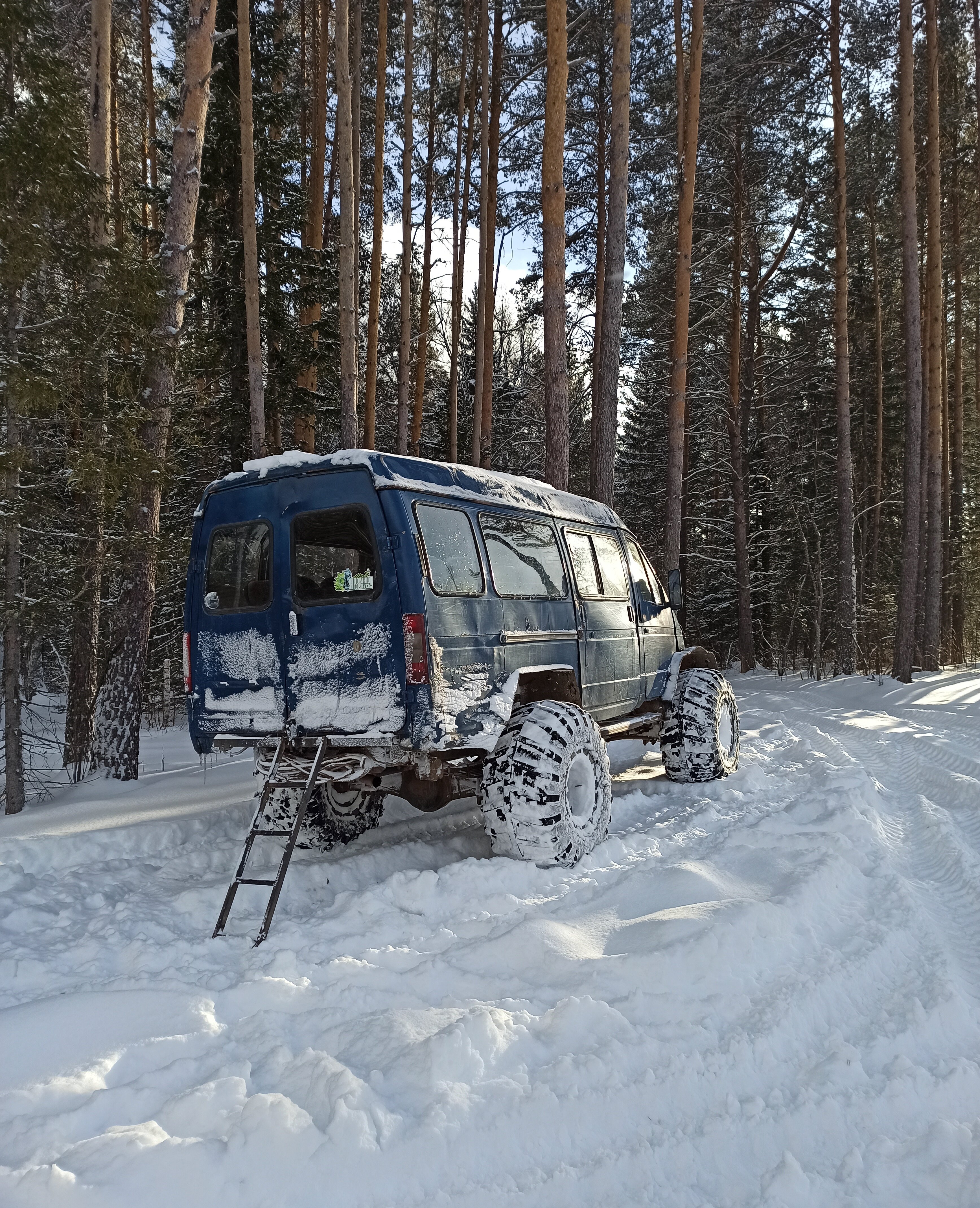 Одна из машин, на которых проводят заброску на Инзерские Зубчатки



