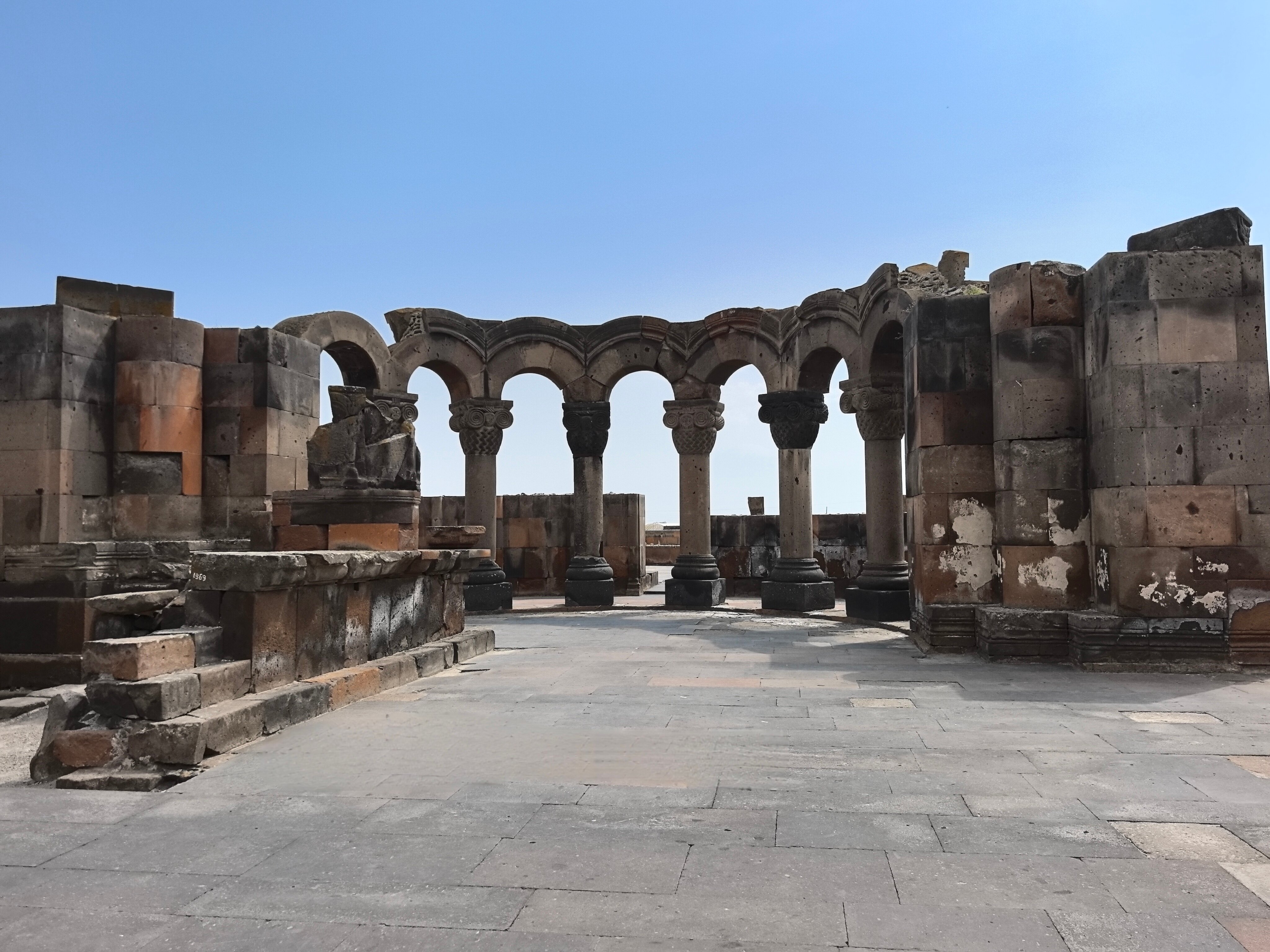 Армения летом 2025: горы, пейзажи и Дженнифер Лопес