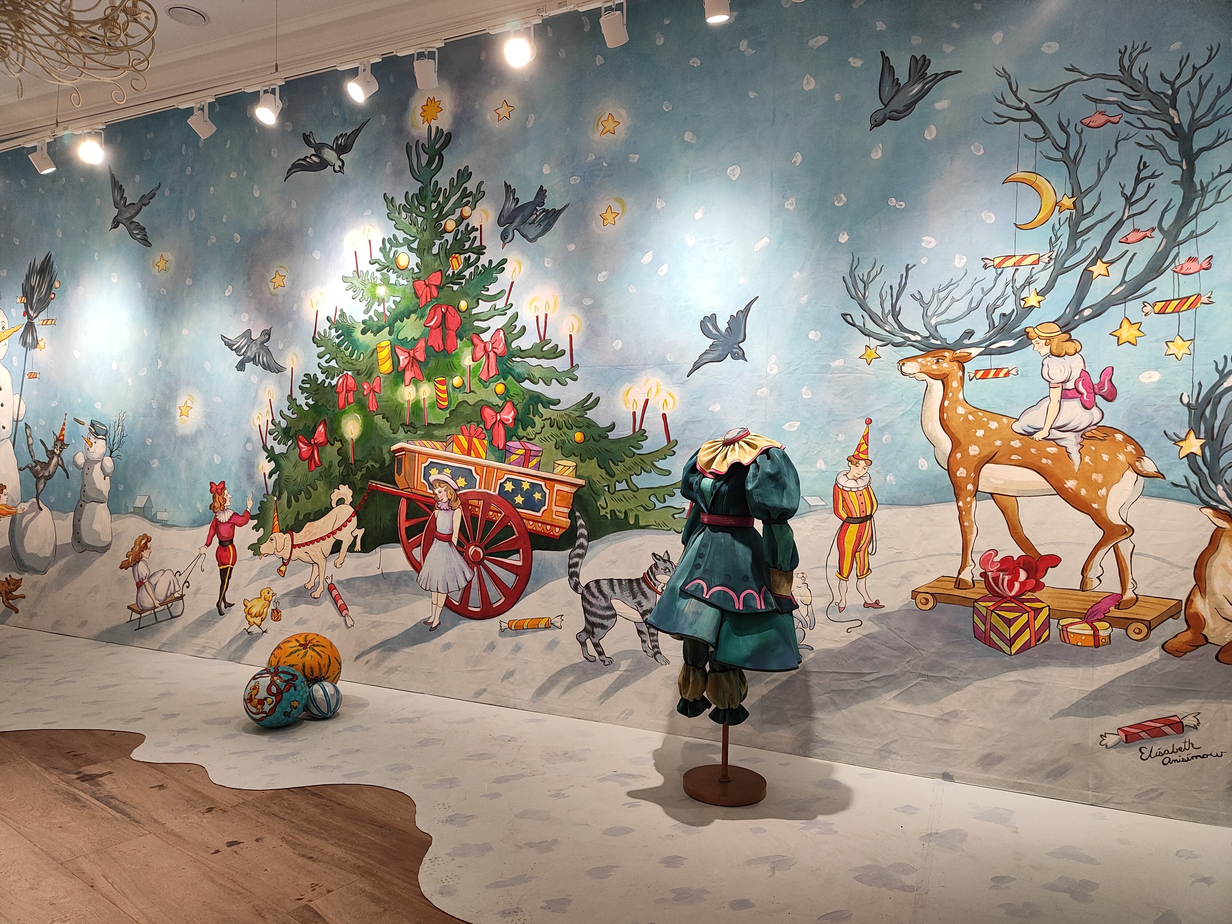 Полотно на стене

