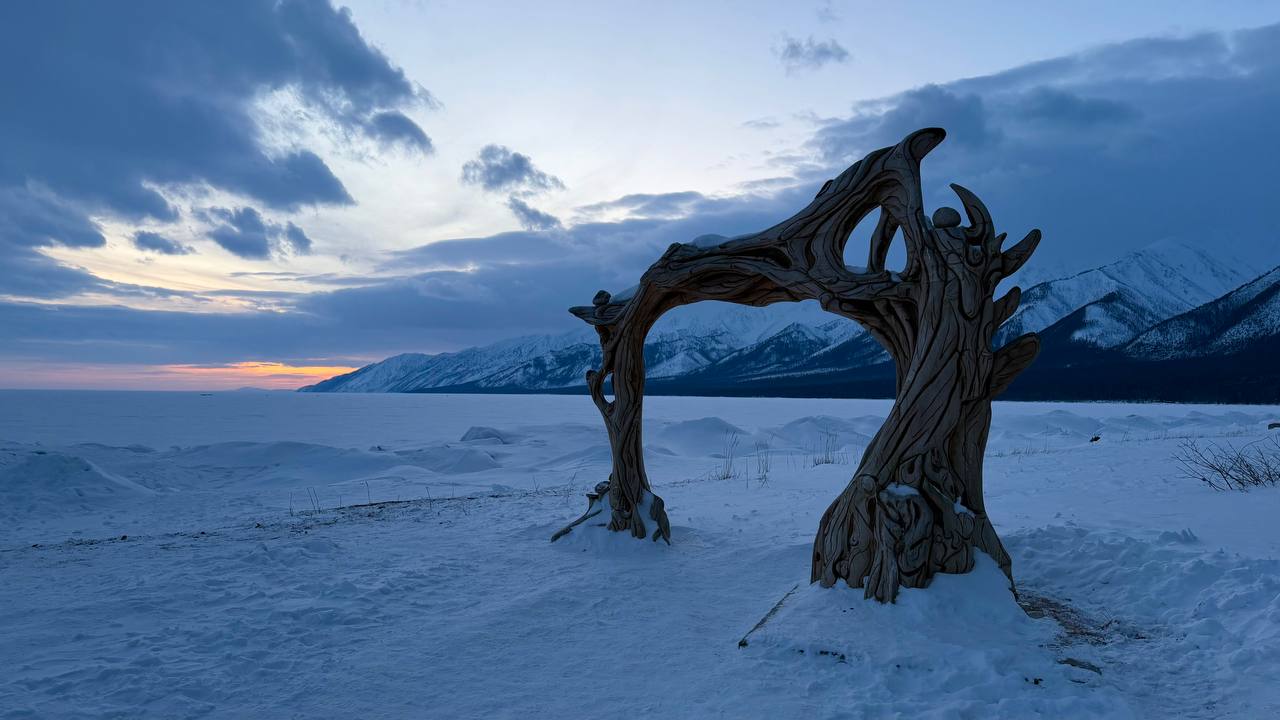 Тайские туристы станцевали в традиционном бурятском хороводе ёхор на Байкале