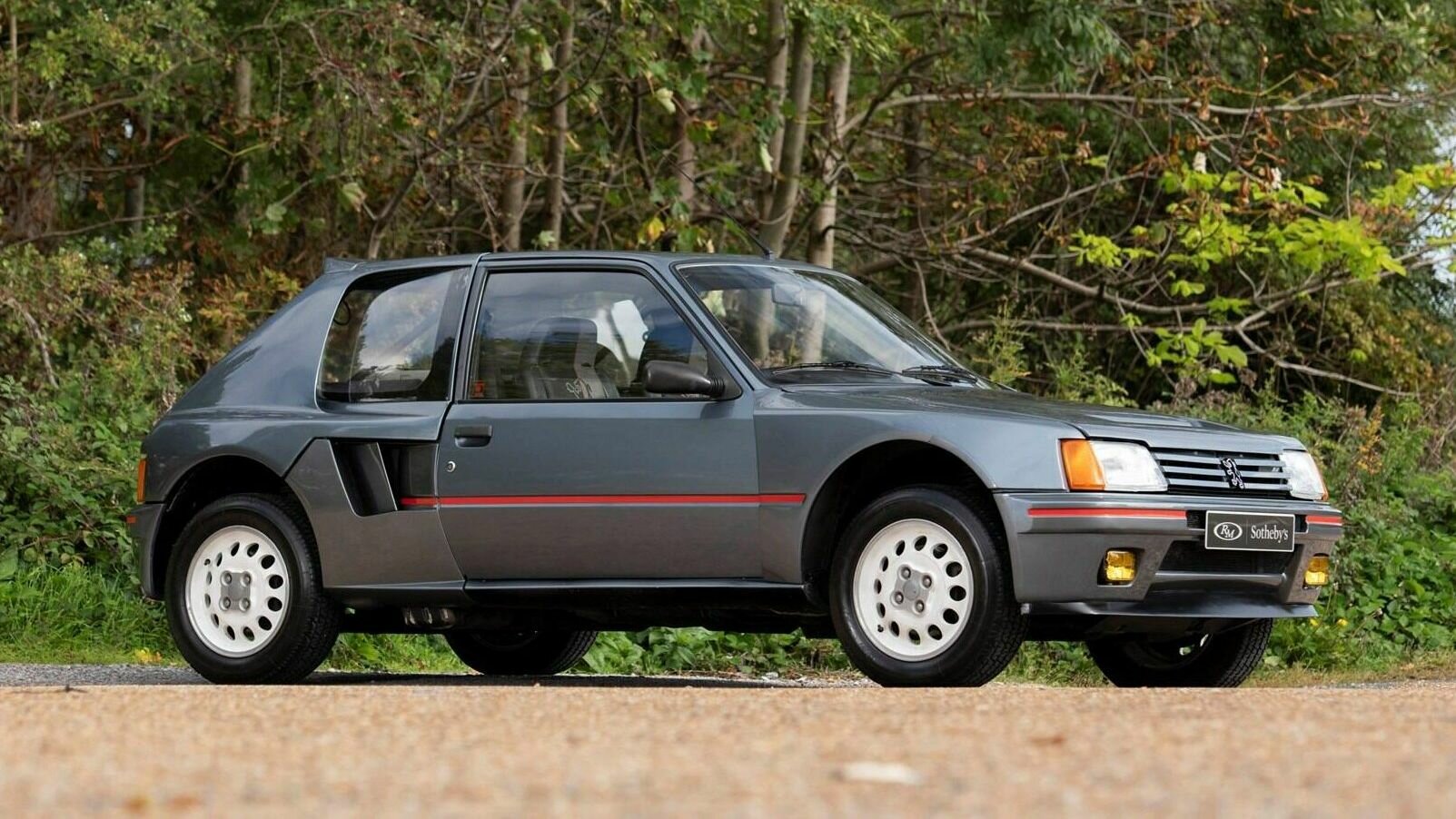 Редкий спорткар Peugeot из 1980-х рассчитывают продать за 15 миллионов рублей