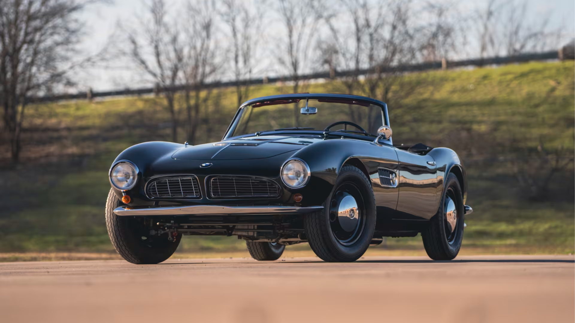 Один из 252 выпущенных родстеров BMW 507 уйдёт с молотка