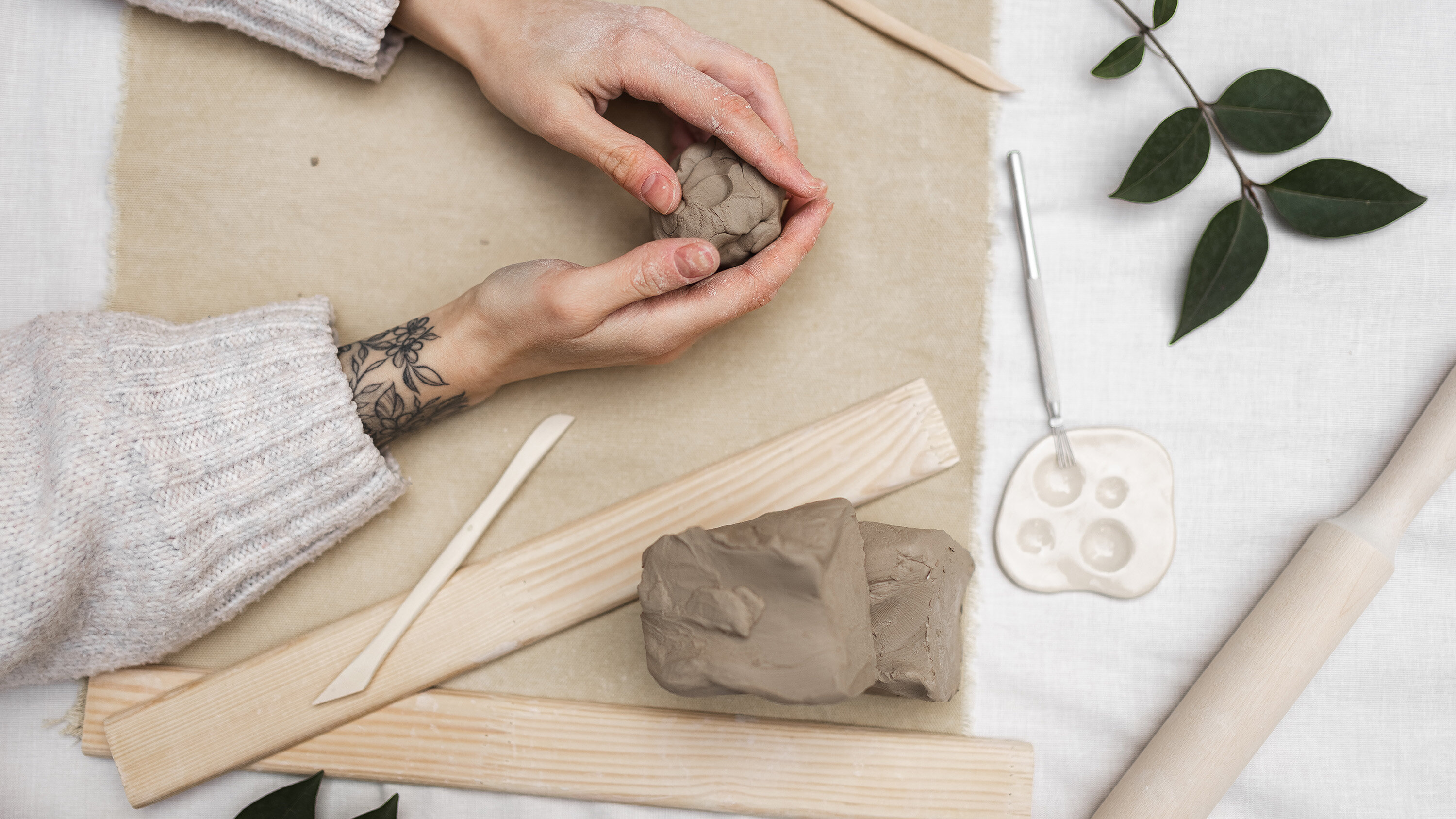 Домашняя студия и самая расслабляющая работа в мире: история бренда керамики «soyca»