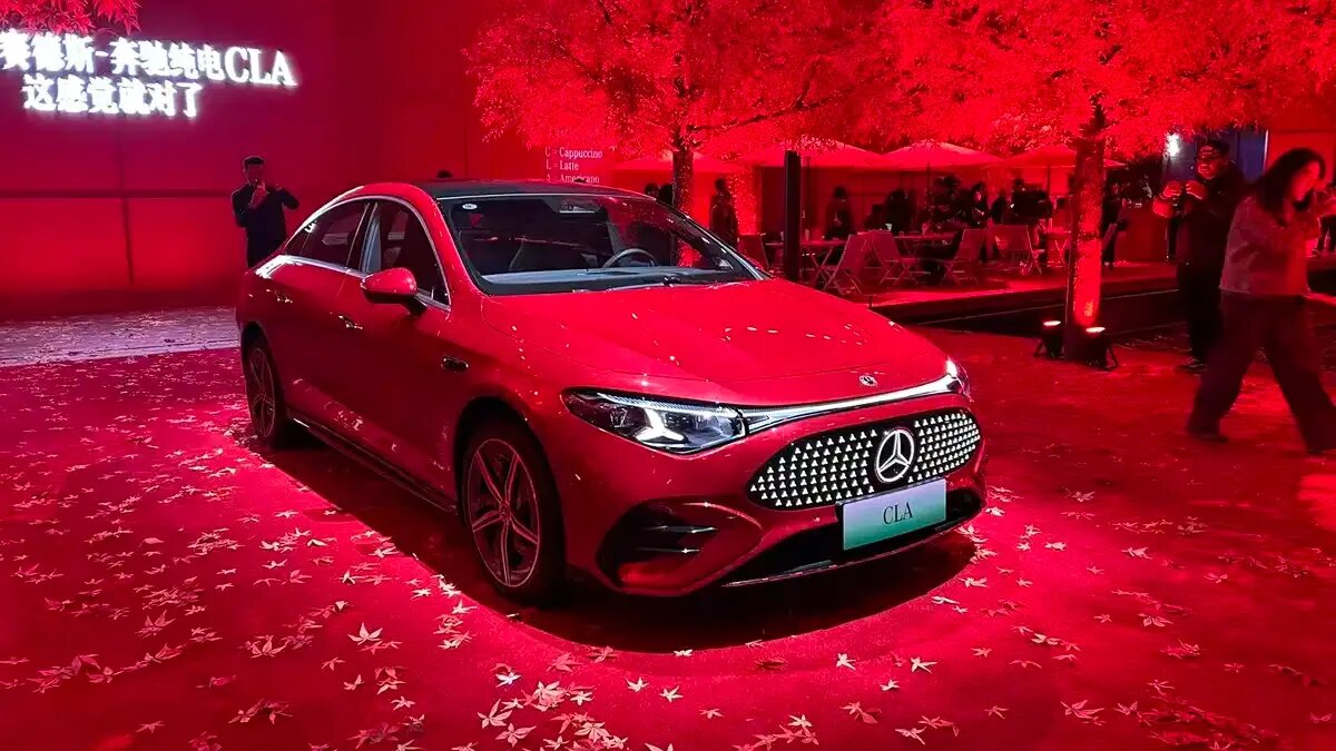 Удлинённый Mercedes-Benz CLA начали продавать в Китае по цене Lada Aura