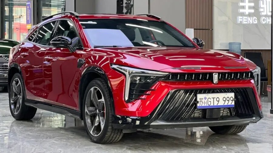 Новые лифтбек и кросс-купе от китайской марки FAW появились на Авто.ру