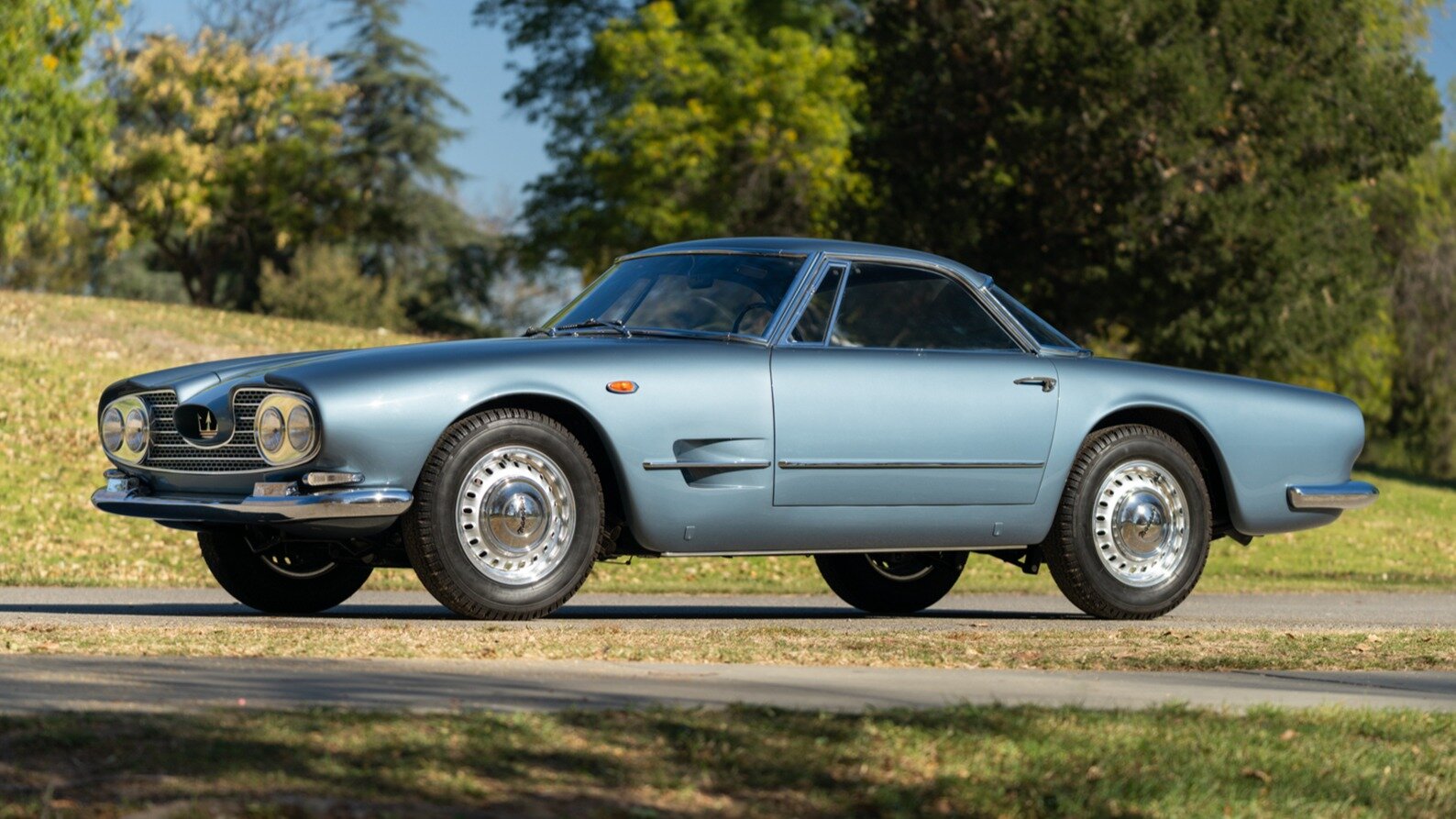 На аукционе впервые выставят купе Maserati 5000 GT с уникальным кузовом
