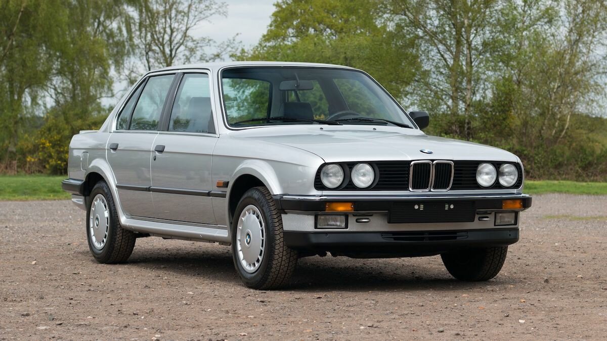Редкую «тройку» BMW из 1980-х выставили на продажу. Машина почти не ездила