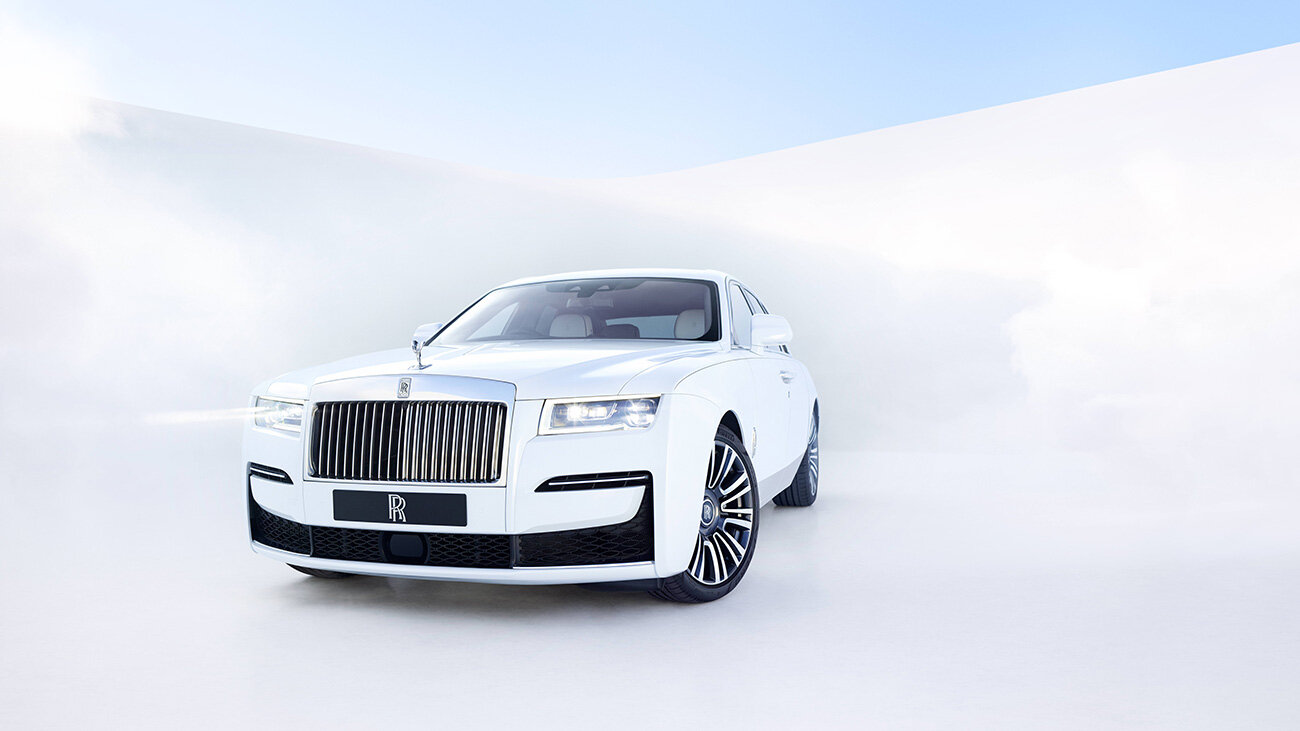 Плюс одна «лошадь» и алюминий: Rolls-Royce представил новый седан Ghost