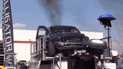 Посмотрите, как взрывается мотор 3000-сильного Dodge Ram