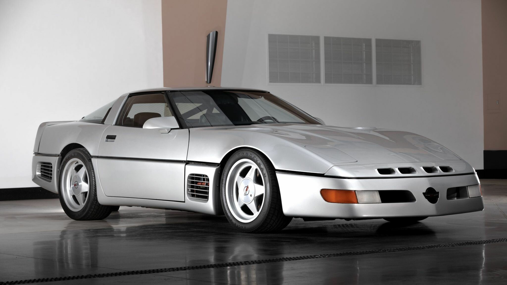 На аукционе продают Corvette, который установил рекорд скорости в 1988 году. Это 410 км/ч!