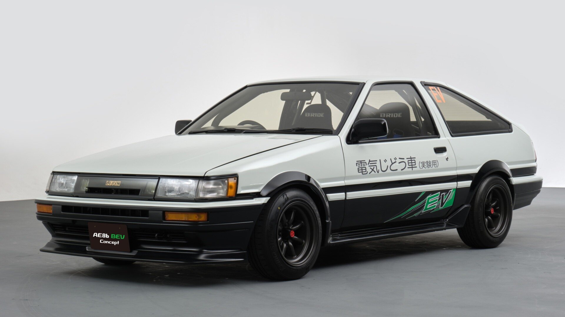 Культовую Toyota AE86 превратили в электрокар с «механикой»