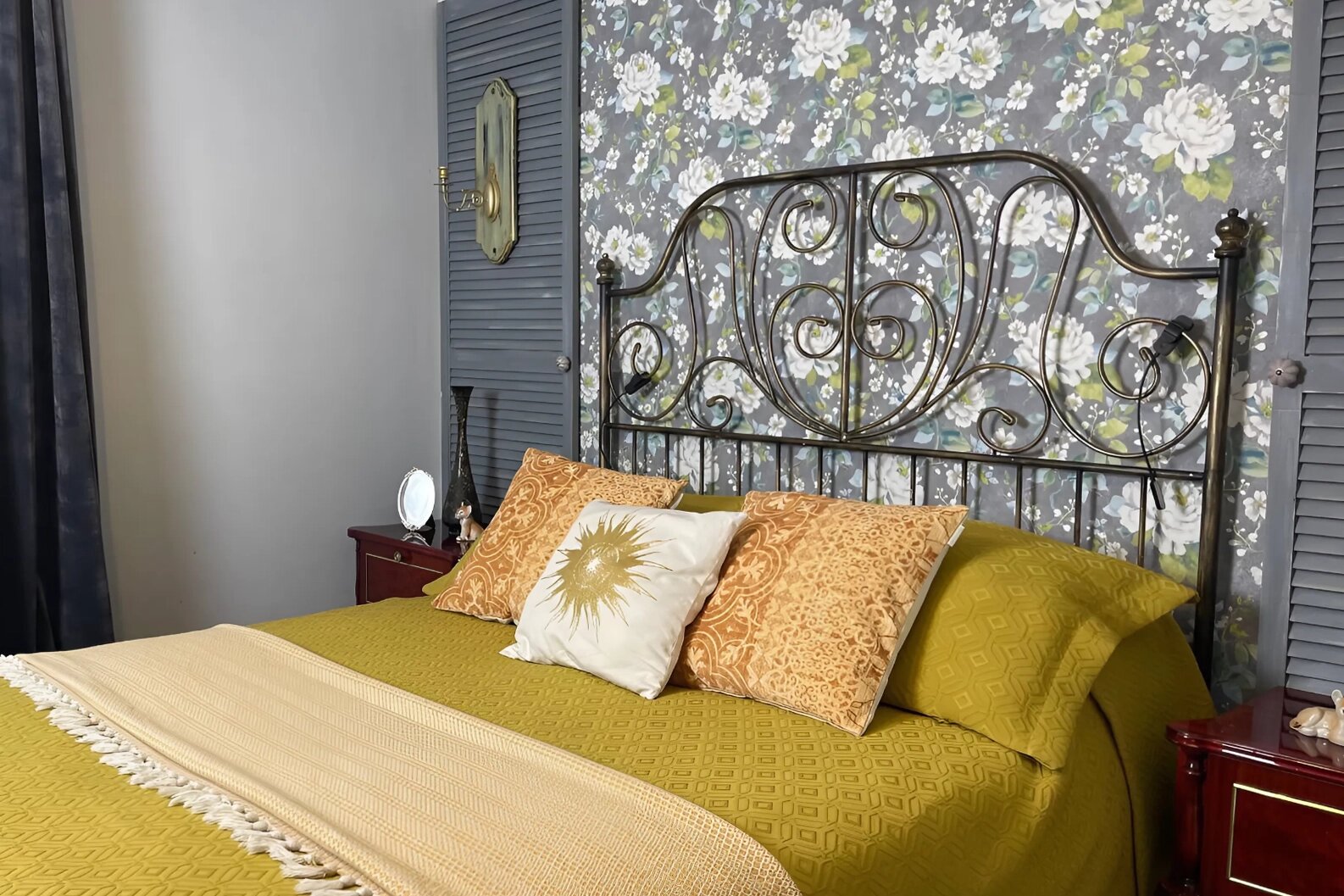 Загородный дом для семьи из трёх человек из обычной дачи: история переделки 75 «квадратов»