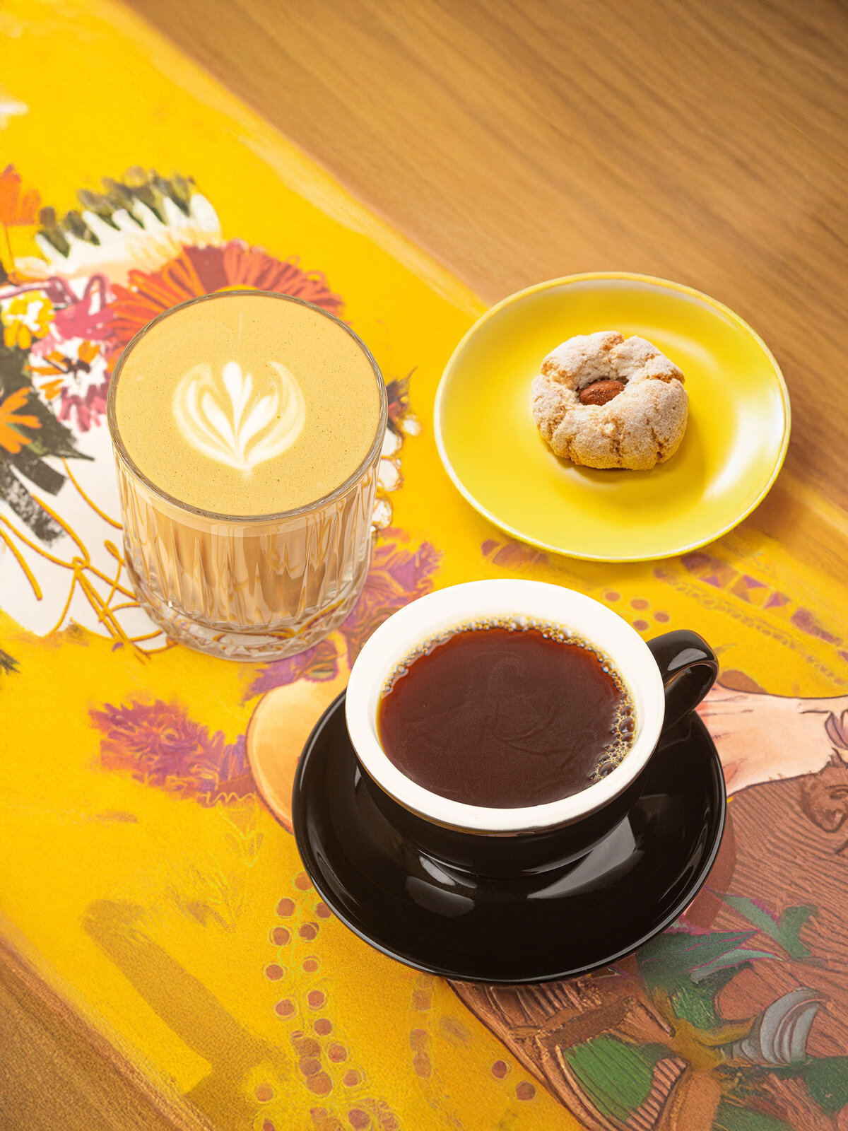 Flat white, butch bru, Amaretti cookies