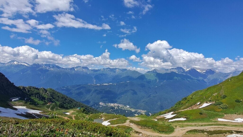 Олимпийская деревня отсюда видна как на ладони.