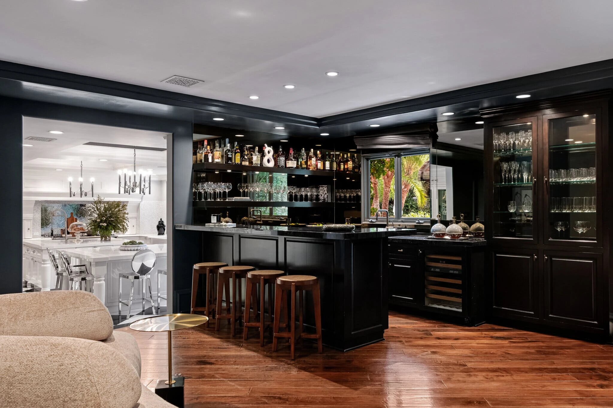 Особняк из реалити-шоу семьи Кардашьян: звёздный фотопост