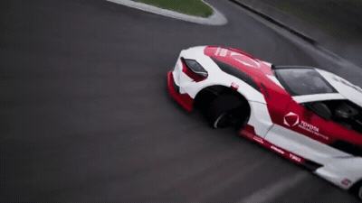 Посмотрите, как Toyota Supra ездит в управляемом заносе на автопилоте
