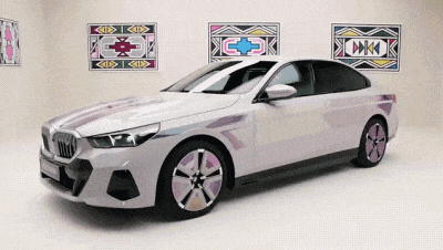 Новый арт-кар BMW научился менять окраску