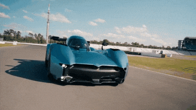 Крошечный электрокар обогнал Mercedes-AMG One на Хоккенхайм-ринге