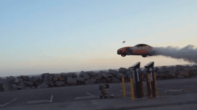 Видео: чем закончился 30-метровый прыжок Toyota Supra в картонные коробки