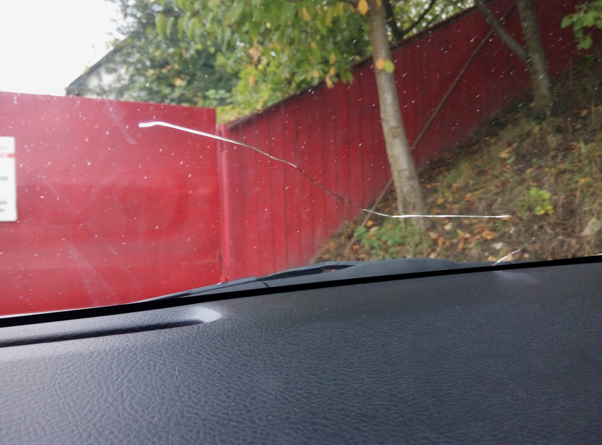 Как убрать трещину или скол на лобовом стекле