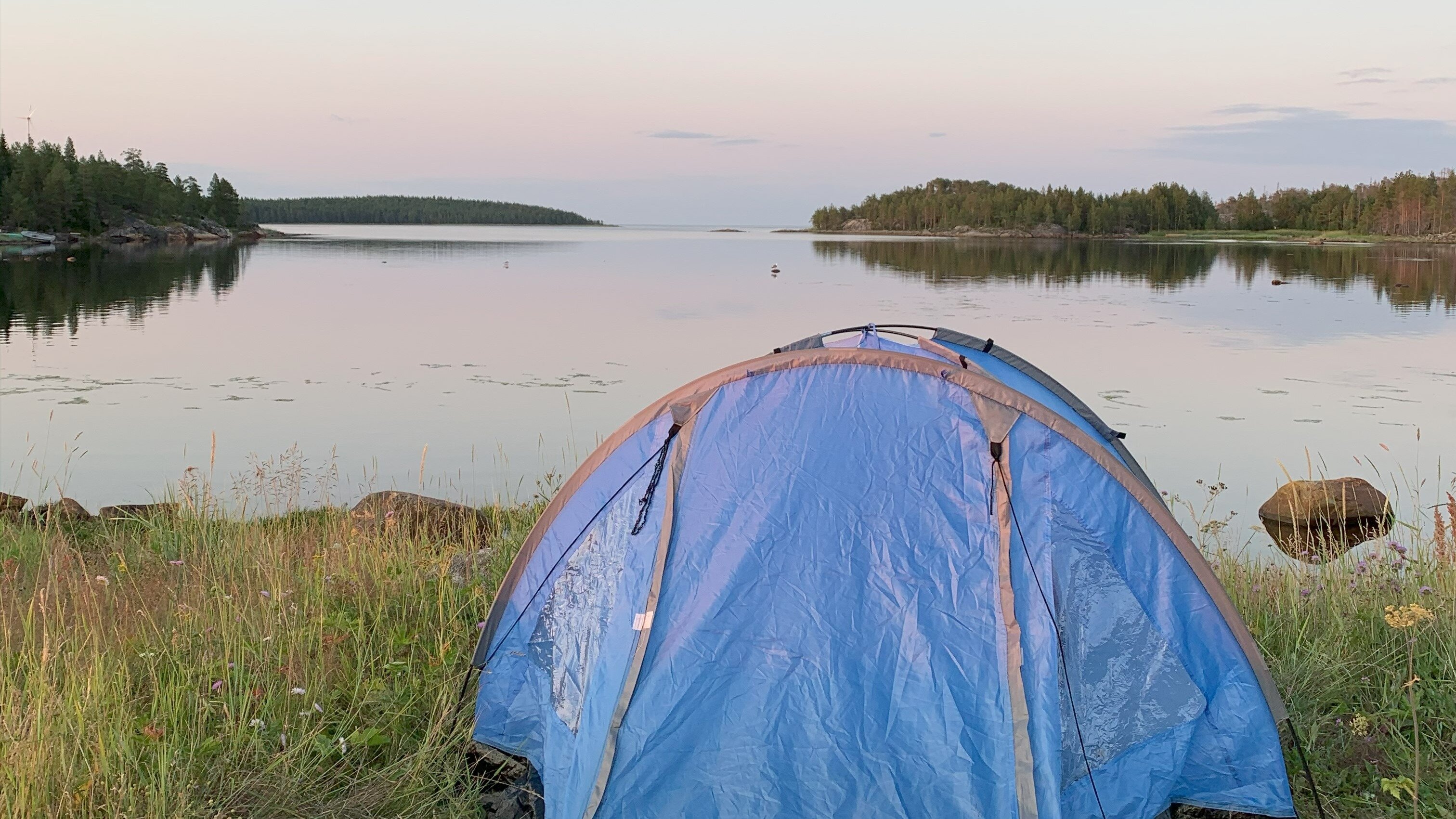 Бюджетный отдых — это проживание в
палатке, если
она у вас есть.