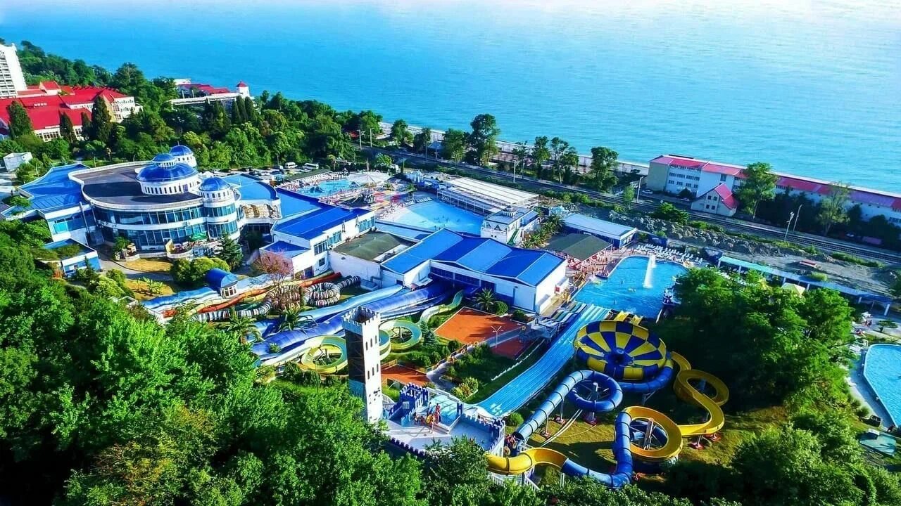 У
отеля есть собственный аквапарк и несколько бассейнов.