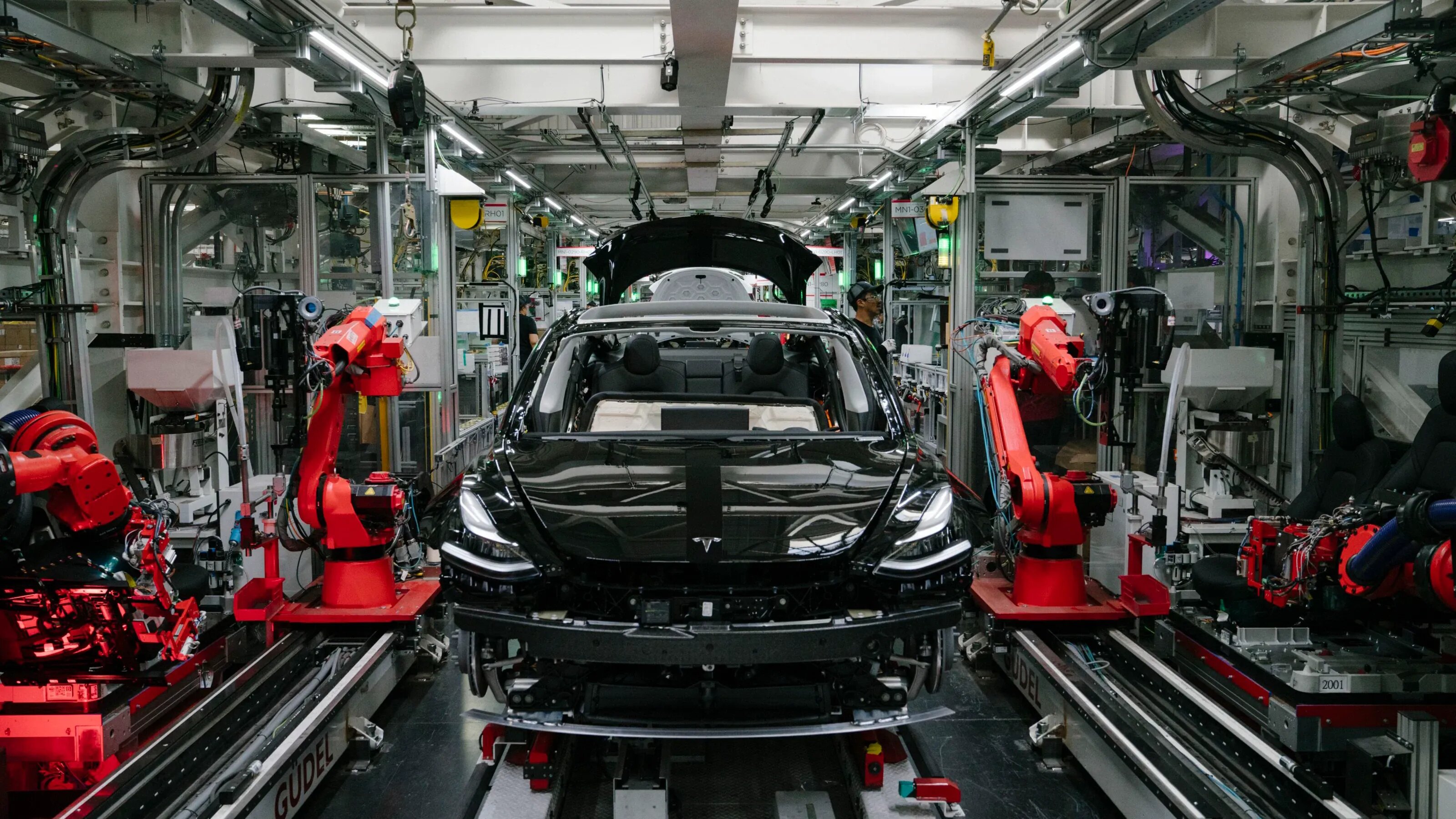 Сотрудники Tesla готовят коллективный иск к компании из-за увольнения