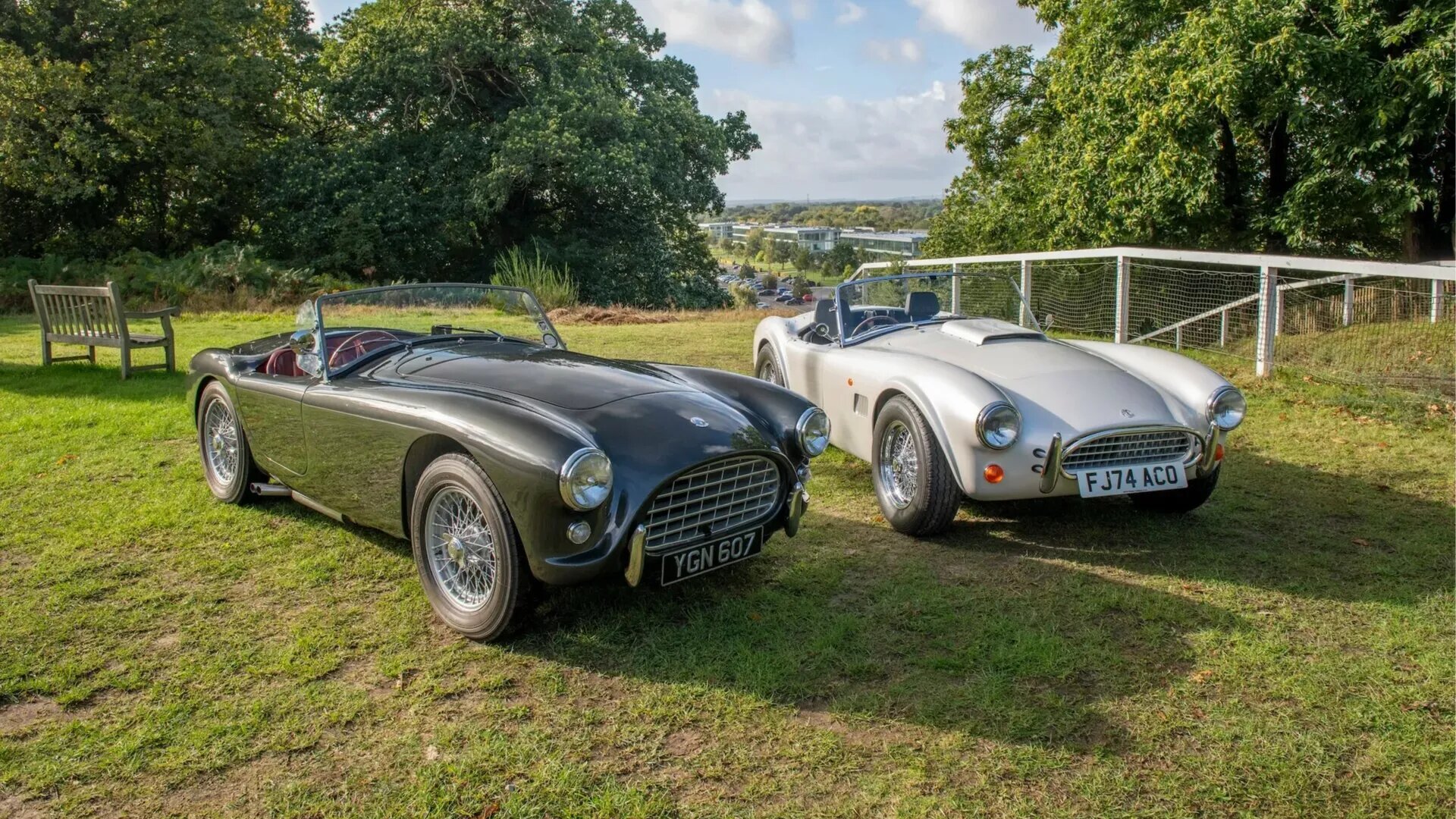 Фирма AC Cars возродила ретрородстеры Ace и Bristol