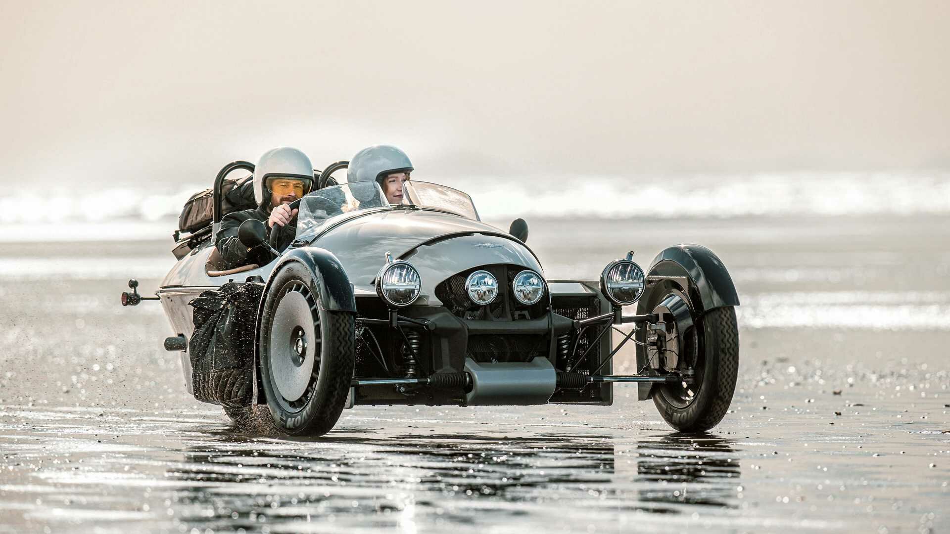Представлен новый трёхколёсный спорткар от Morgan: 118 сил и 7 секунд до сотни