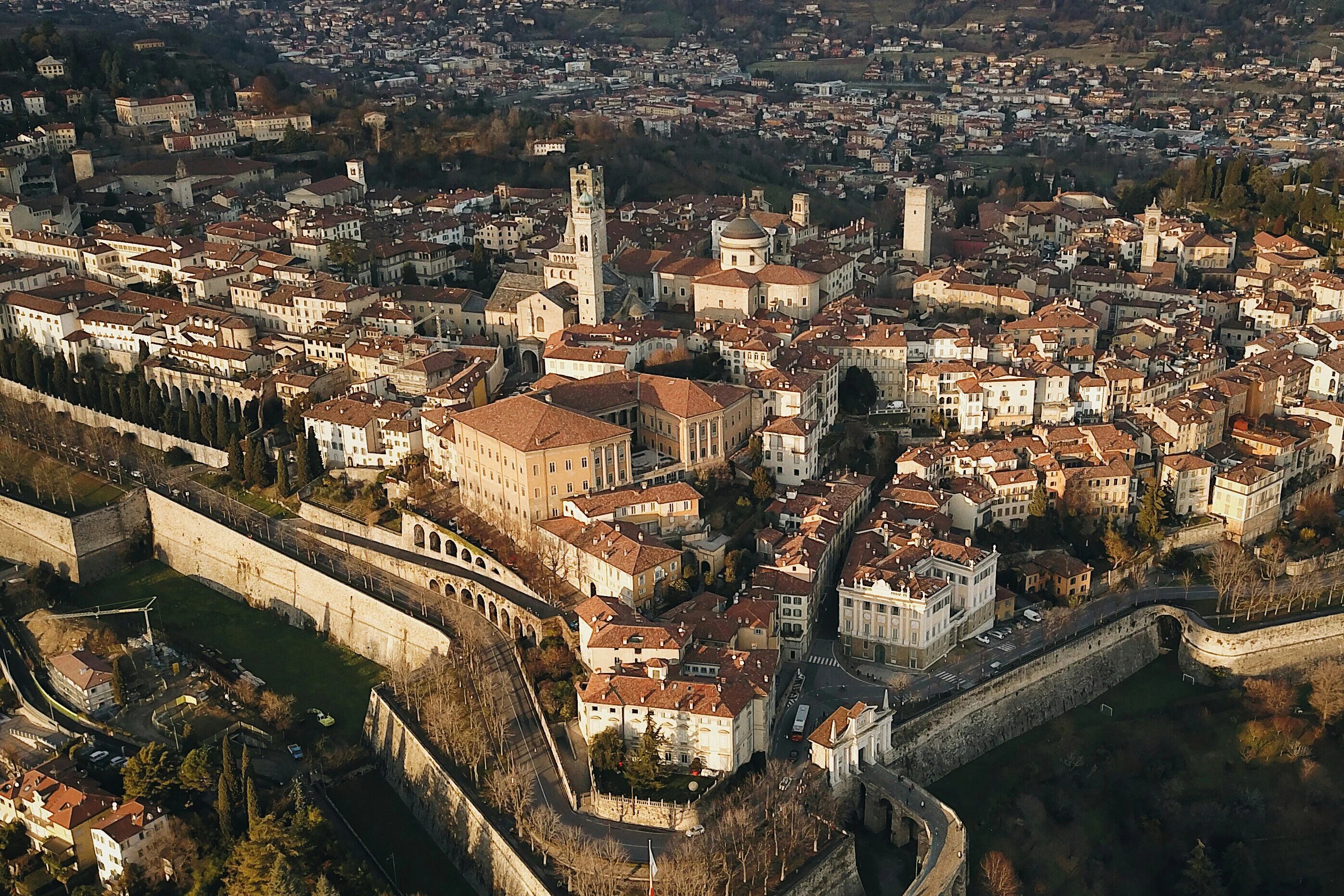 От альпийских вершин до античного амфитеатра: куда сбежать из Милана на один день