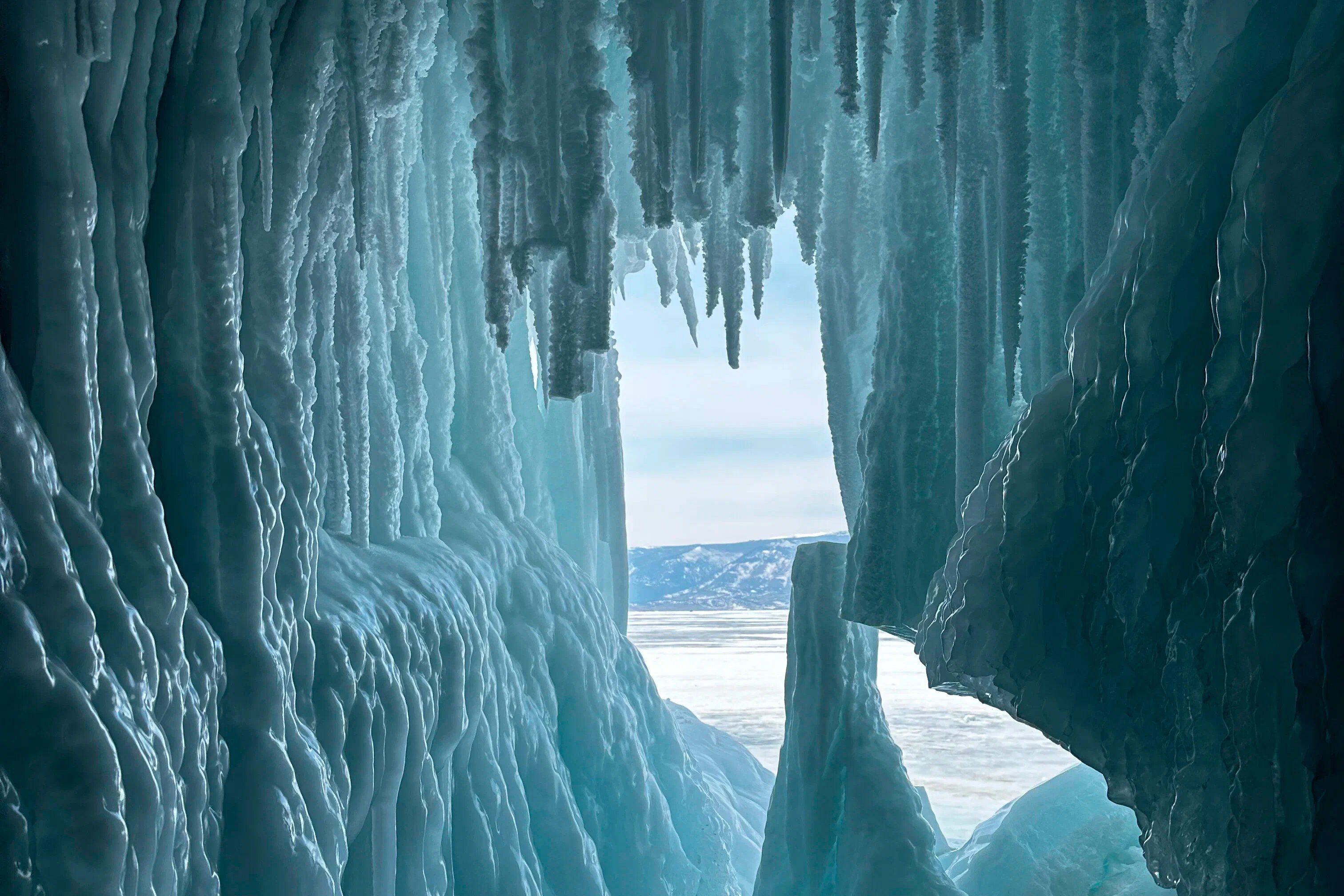 Пятьдесят оттенков льда: как я съездила на Байкал в марте 