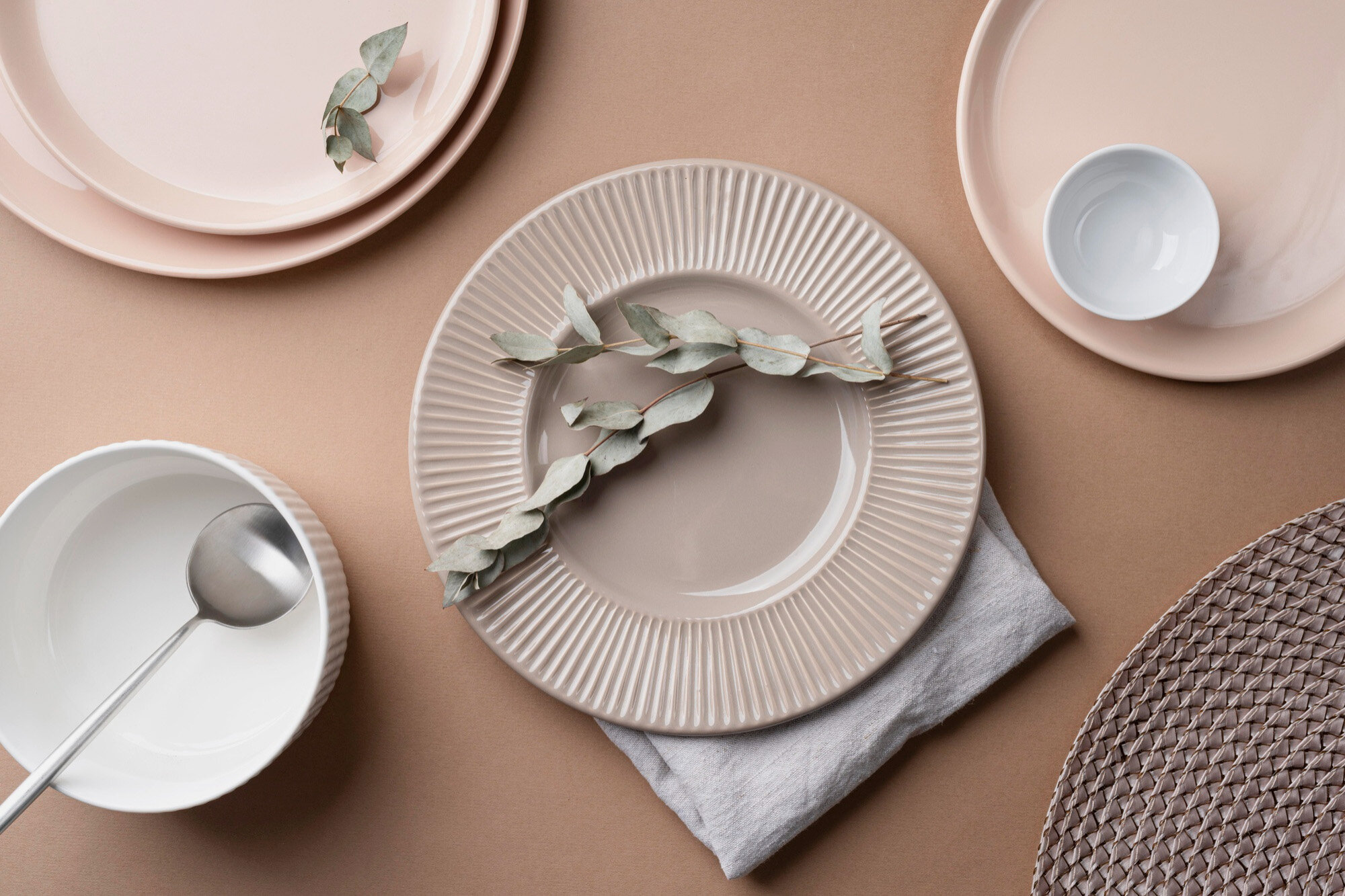 Кушать подано: 5 необычных тарелок для украшения стола