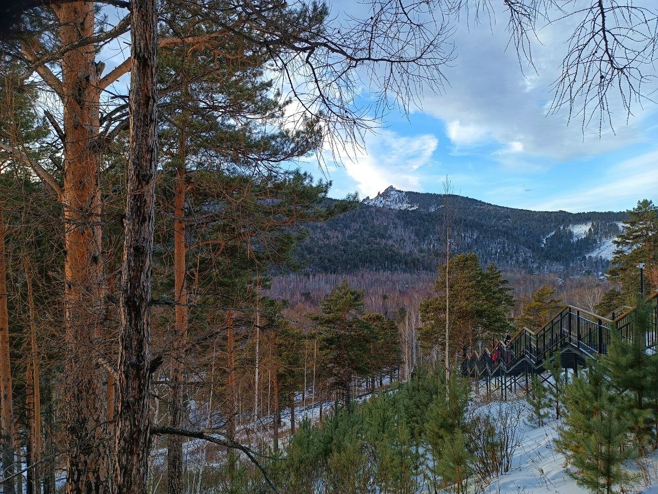 1500 фото на фоне гор или зимние каникулы в Красноярском крае