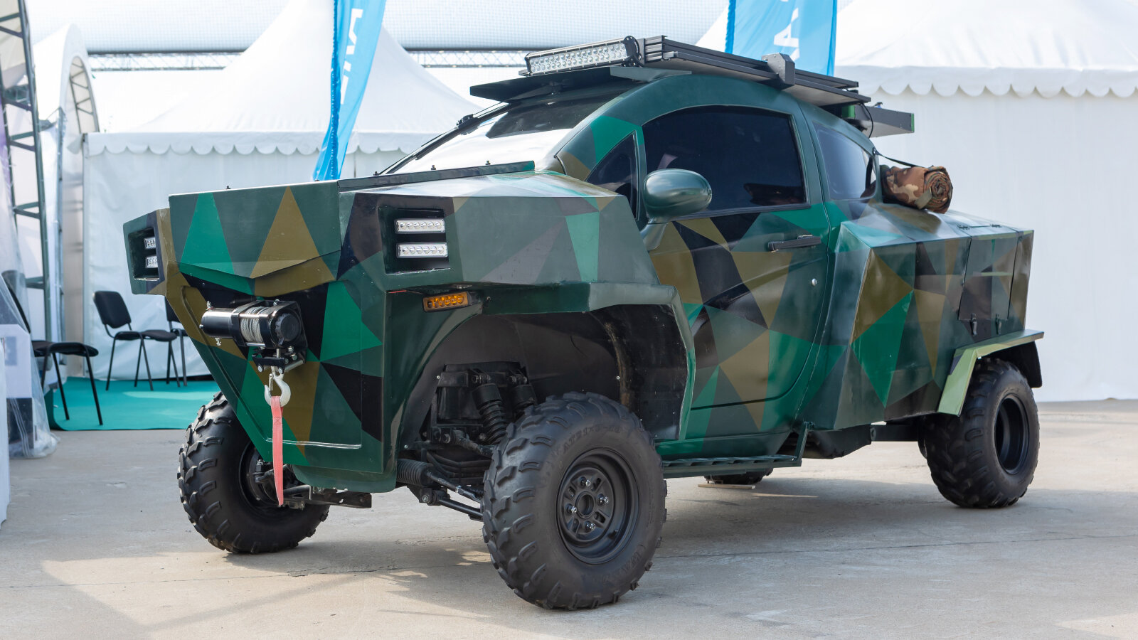 Грузовики, вездеходы и броня: 7 крутых машин с выставки «Армия-2022»